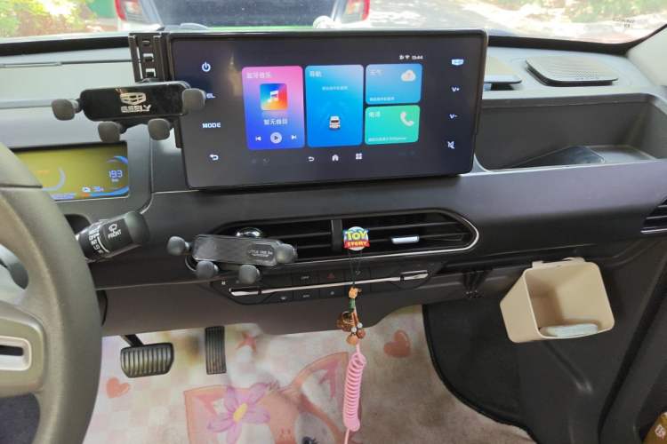 Used Geely Galaxy Panda 2023 Panda Mini 200km Endurance Bear Audio And AC Panel