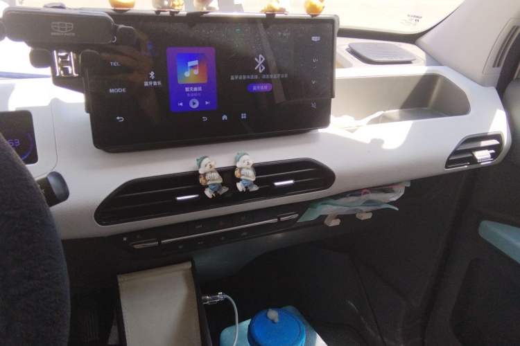 Used Geely Galaxy Panda 2023 Panda Mini 200km Endurance Bear Audio And AC Panel