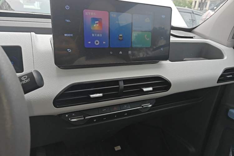Used Geely Galaxy Panda 2023 Panda Mini 200km Endurance Bear Audio And AC Panel