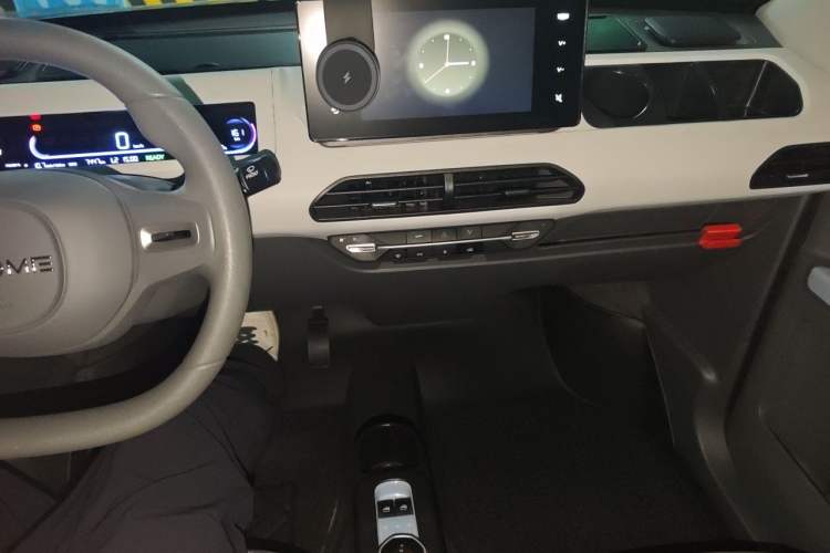 Used Geely Galaxy Panda 2023 Panda Mini 200km Dynamic Bear Audio And AC Panel