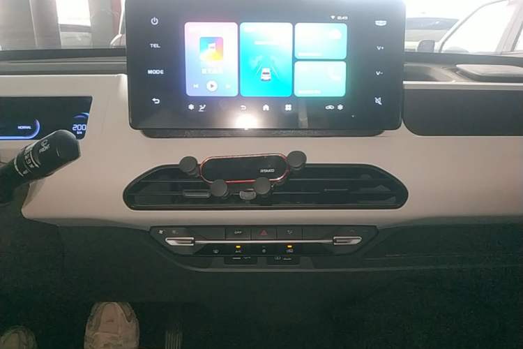 Used Geely Galaxy Panda 2023 Panda Mini 200km Endurance Bear Audio And AC Panel