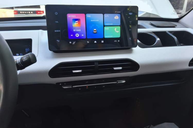 Used Geely Galaxy Panda 2023 Panda Mini 200km Endurance Bear Audio And AC Panel