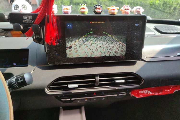 Used Geely Galaxy Panda 2023 Panda Mini 200km Endurance Bear Audio And AC Panel