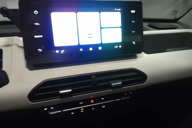 Used Geely Galaxy Panda 2023 Panda Mini 200km Endurance Bear Audio And AC Panel