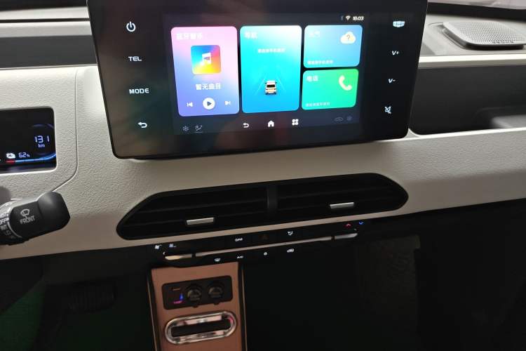 Used Geely Galaxy Panda 2023 Panda Mini 200km Endurance Bear Audio And AC Panel