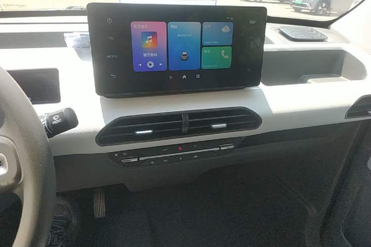 Used Geely Galaxy Panda 2023 Panda Mini 200km Endurance Bear Audio And AC Panel