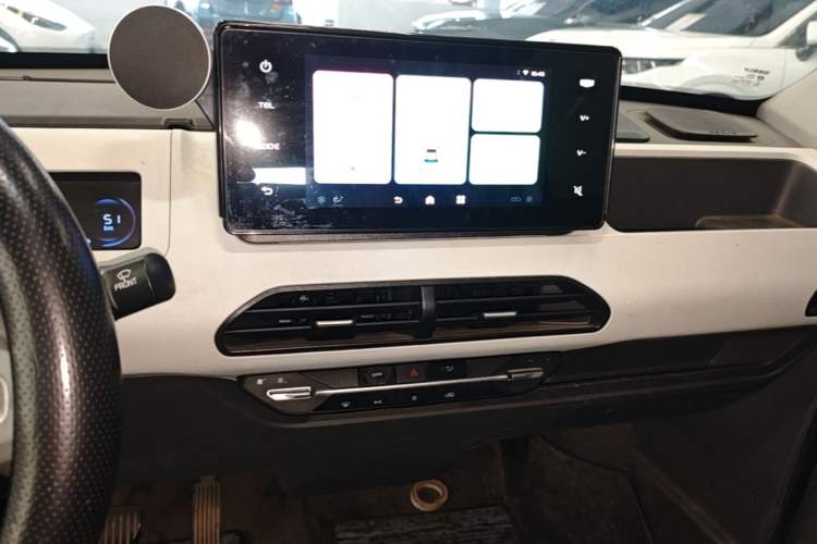 Used Geely Galaxy Panda 2023 Panda Mini 200km Endurance Bear Audio And AC Panel