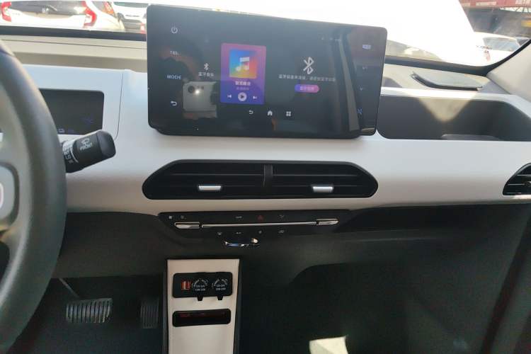 Used Geely Galaxy Panda 2023 Panda Mini 200km Endurance Bear Audio And AC Panel