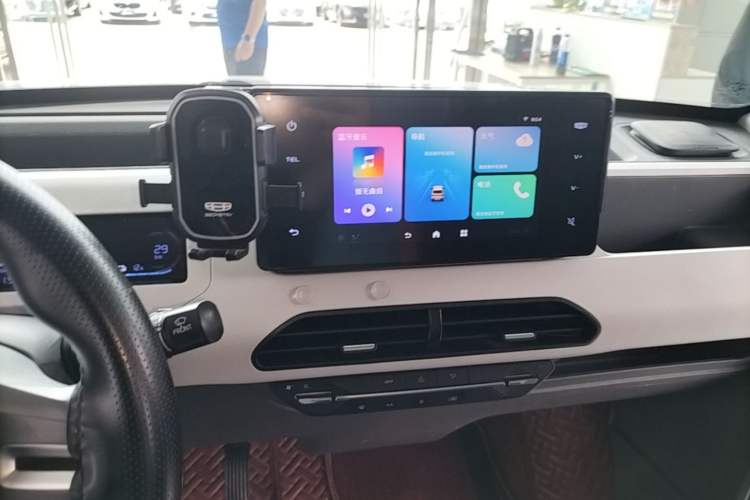 Used Geely Galaxy Panda 2023 Panda Mini 200km Endurance Bear Audio And AC Panel