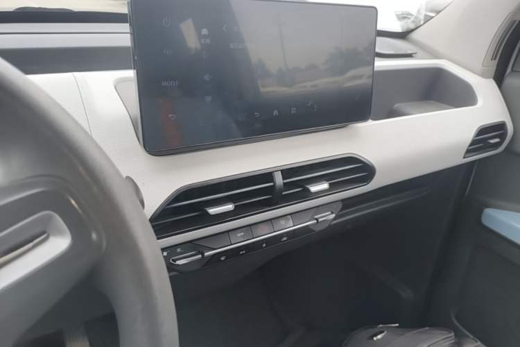 Used Geely Galaxy Panda 2023 Panda Mini 120km Cute Bear Audio And AC Panel