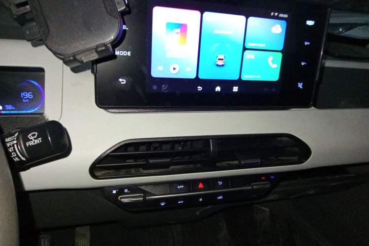Used Geely Galaxy Panda 2023 Panda Mini 200km Endurance Bear Audio And AC Panel