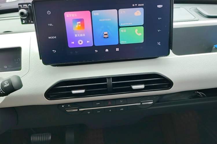 Used Geely Galaxy Panda 2023 Panda Mini 200km Endurance Bear Audio And AC Panel