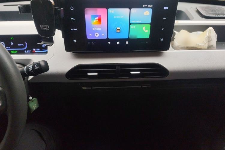 Used Geely Galaxy Panda 2023 Panda Mini 200km Endurance Bear Audio And AC Panel