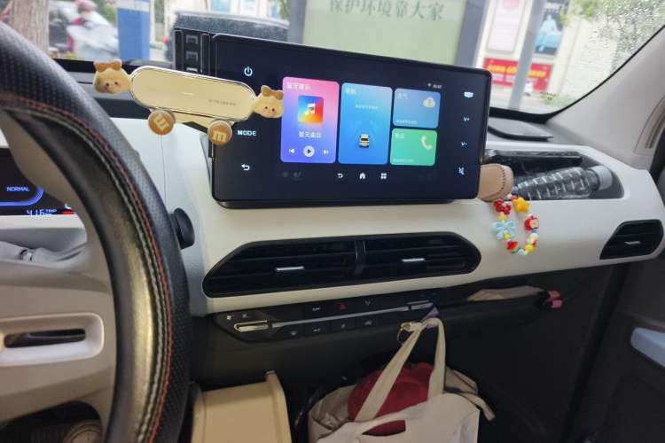 Used Geely Galaxy Panda 2023 Panda Mini 200km Endurance Bear Audio And AC Panel