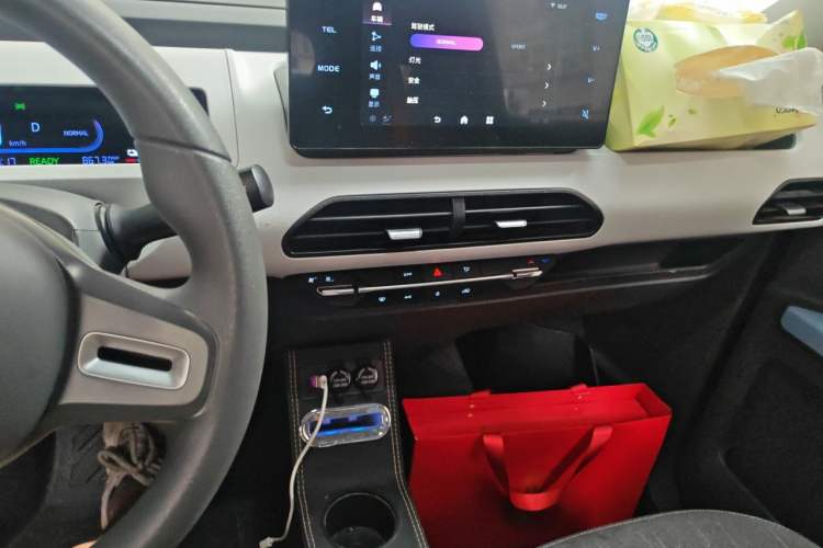 Used Geely Galaxy Panda 2023 Panda Mini 200km Endurance Bear Audio And AC Panel
