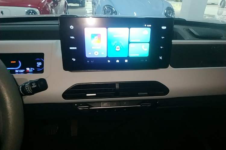 Used Geely Galaxy Panda 2023 Panda Mini 200km Endurance Bear Audio And AC Panel