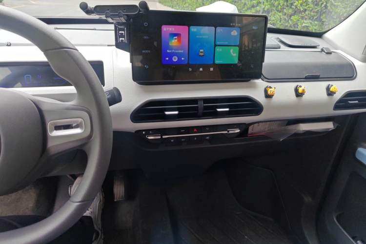 Used Geely Galaxy Panda 2023 Panda Mini 200km Endurance Bear Audio And AC Panel