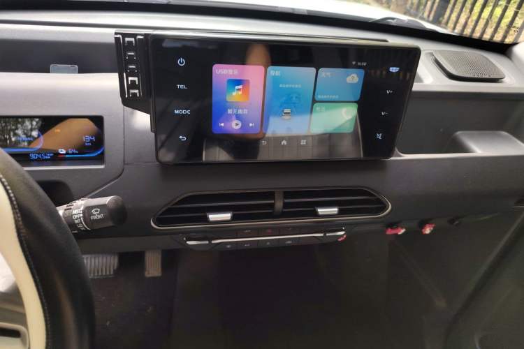 Used Geely Galaxy Panda 2023 Panda Mini 200km Endurance Bear Audio And AC Panel