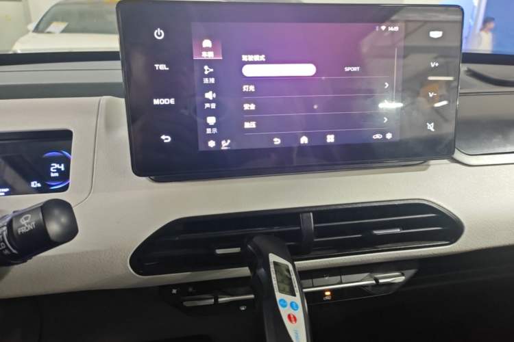 Used Geely Galaxy Panda 2023 Panda Mini 200km Endurance Bear Audio And AC Panel