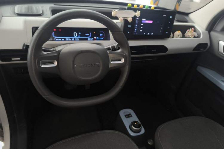 Used Geely Galaxy Panda 2023 Panda Mini 200km Endurance Bear Center Console