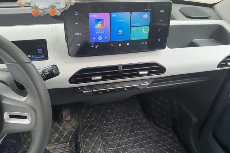 Used Geely Galaxy Panda 2023 Panda Mini 200km Endurance Bear Center Console