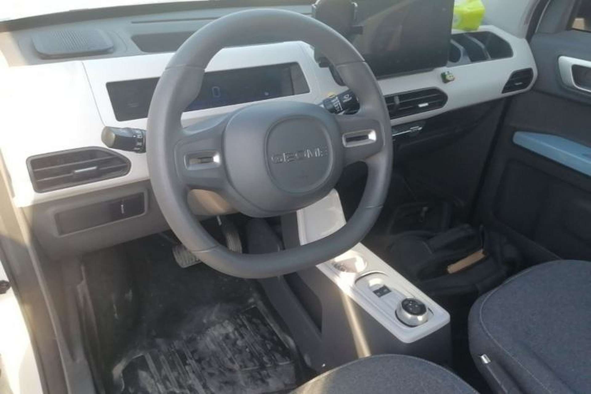 Used Geely Galaxy Panda 2023 Panda Mini 200km Dynamic Bear Center Console