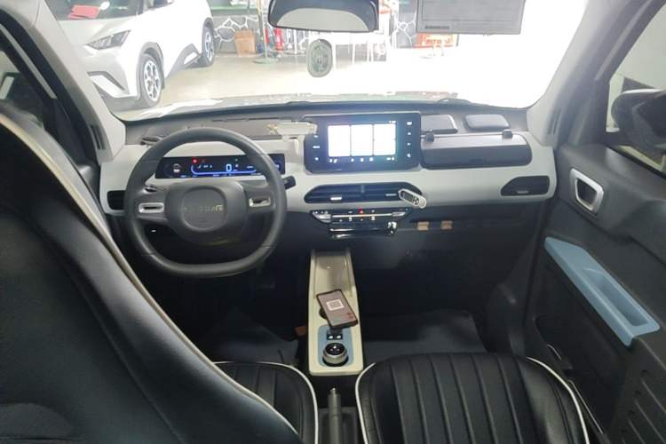 Used Geely Galaxy Panda 2023 Panda Mini 200km Endurance Bear Center Console