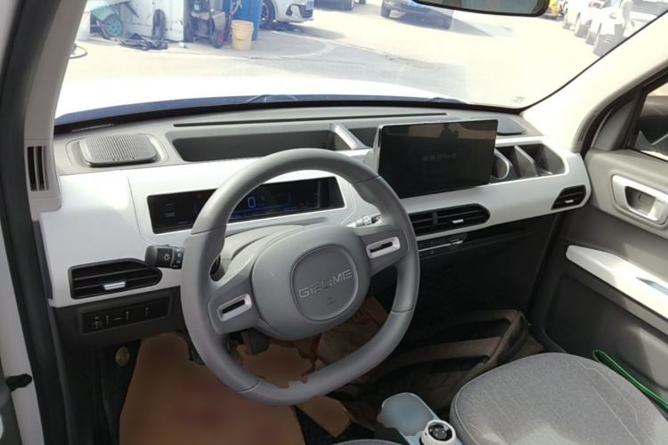 Used Geely Galaxy Panda 2023 Panda Mini 200km Endurance Bear Center Console
