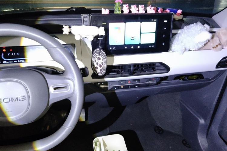 Used Geely Galaxy Panda 2023 Panda Mini 200km Endurance Bear Center Console