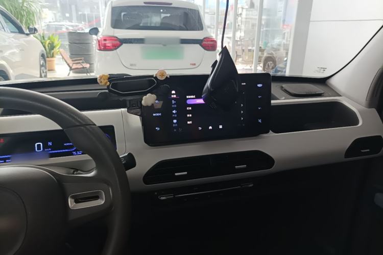 Used Geely Galaxy Panda 2023 Panda Mini 200km Endurance Bear Center Console