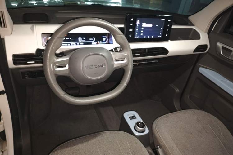 Used Geely Galaxy Panda 2023 Panda Mini 200km Dynamic Bear Center Console