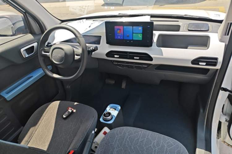 Used Geely Galaxy Panda 2023 Panda Mini 200km Endurance Bear Center Console