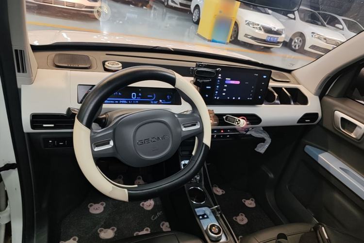 Used Geely Galaxy Panda 2023 Panda Mini 200km Dynamic Bear Center Console