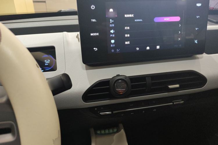 Used Geely Galaxy Panda 2023 Panda Mini 200km Endurance Bear Center Console