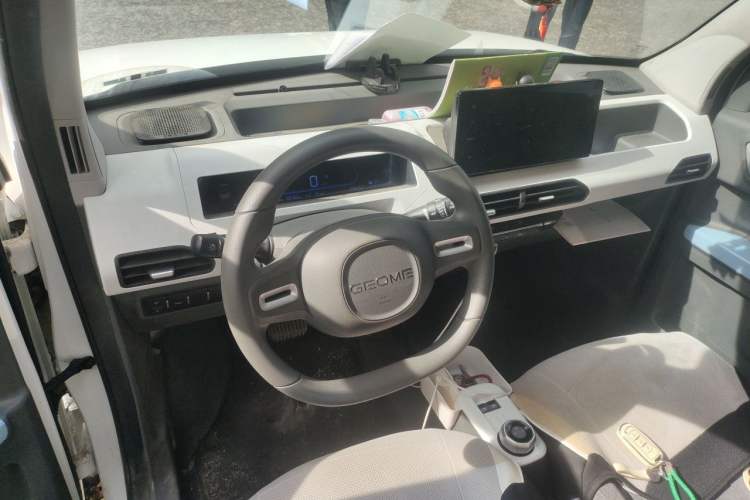 Used Geely Galaxy Panda 2023 Panda Mini 120km Super Cute Bear Center Console