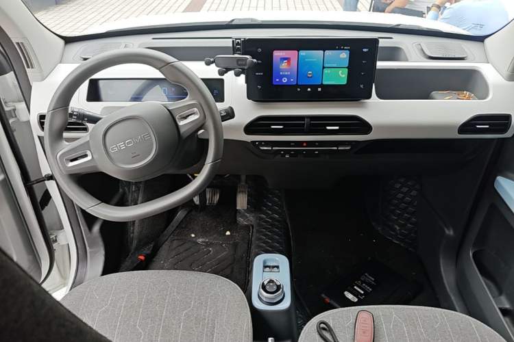 Used Geely Galaxy Panda 2023 Panda Mini 200km Endurance Bear Center Console