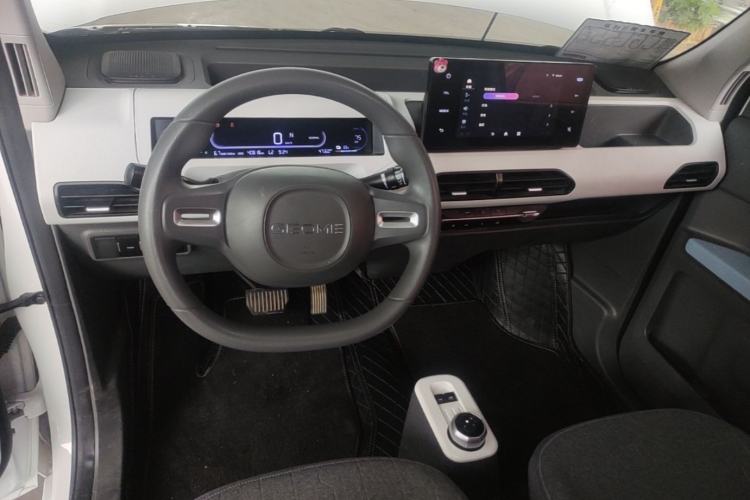 Used Geely Galaxy Panda 2023 Panda Mini 200km Endurance Bear Center Console