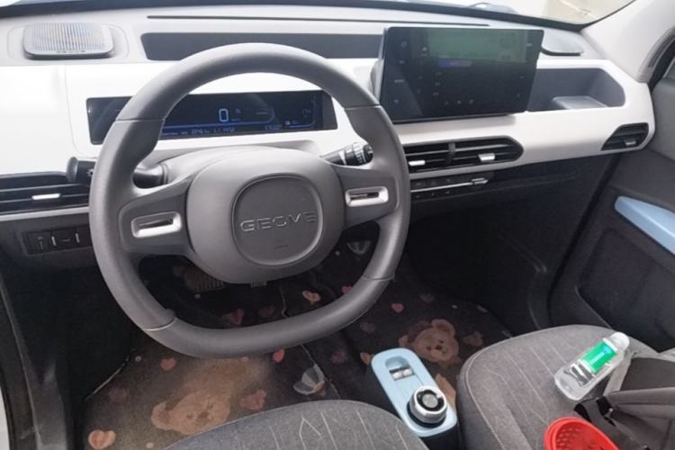 Used Geely Galaxy Panda 2023 Panda Mini 200km Endurance Bear Center Console