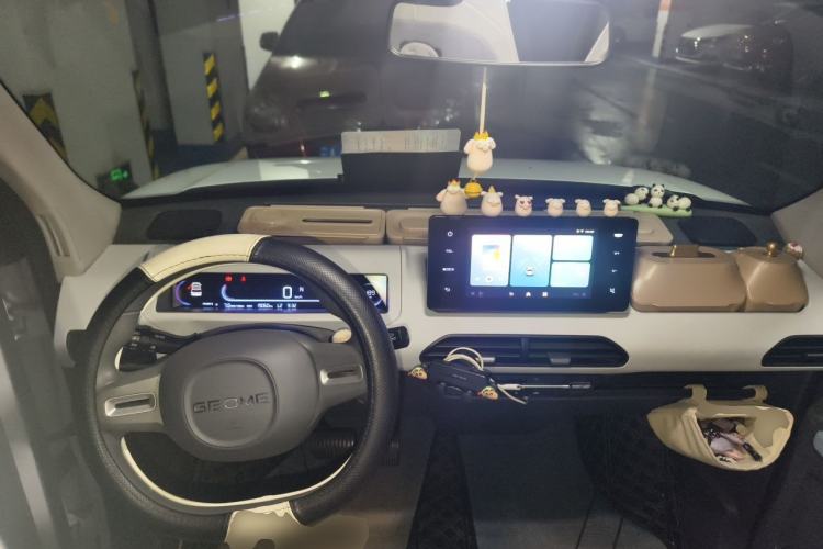 Used Geely Galaxy Panda 2023 Panda Mini 200km Endurance Bear Center Console