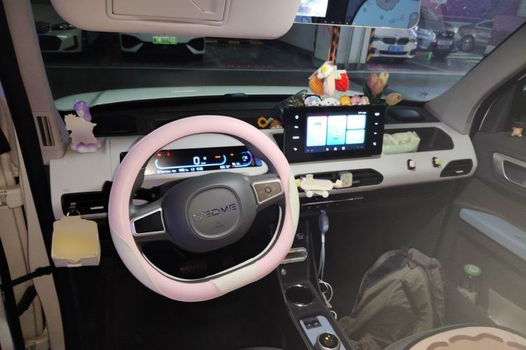 Used Geely Galaxy Panda 2023 Panda Mini 200km Endurance Bear Center Console