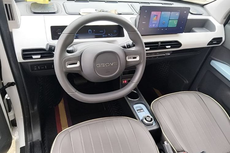 Used Geely Galaxy Panda 2023 Panda Mini 200km Dynamic Bear Center Console