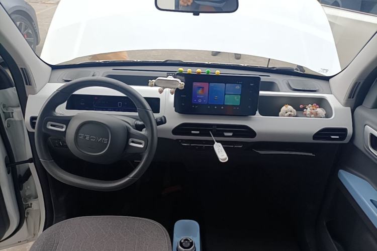 Used Geely Galaxy Panda 2023 Panda Mini 200km Endurance Bear Center Console