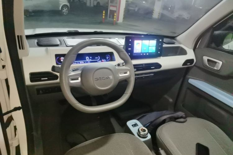 Used Geely Galaxy Panda 2023 Panda Mini 200km Endurance Bear Center Console