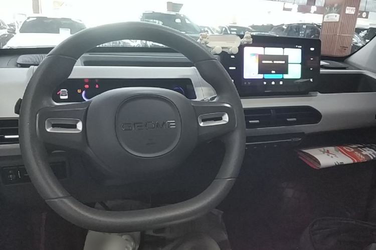Used Geely Galaxy Panda 2023 Panda Mini 200km Endurance Bear Center Console
