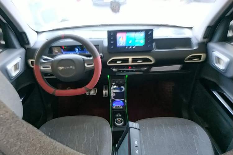 Used Geely Galaxy Panda 2023 Panda Mini 200km Dynamic Bear Center Console