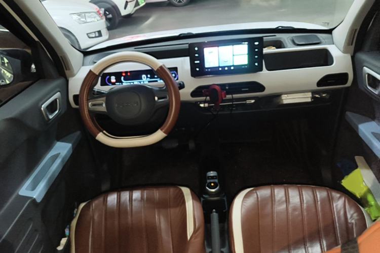Used Geely Galaxy Panda 2023 Panda Mini 200km Endurance Bear Center Console