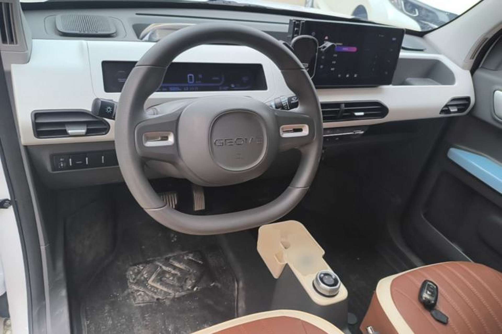Used Geely Galaxy Panda 2023 Panda Mini 200km Endurance Bear Center Console