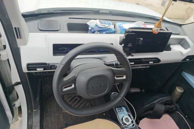 Used Geely Galaxy Panda 2023 Panda Mini 200km Endurance Bear Center Console