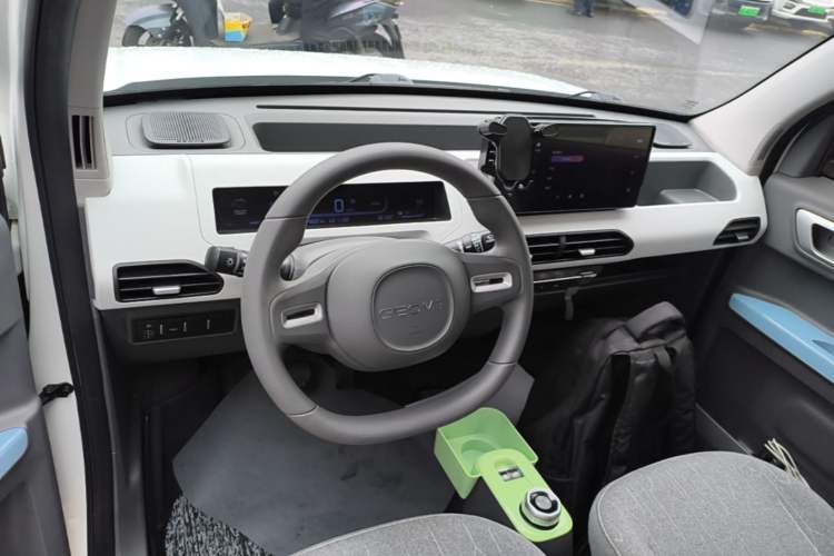 Used Geely Galaxy Panda 2023 Panda Mini 200km Endurance Bear Center Console