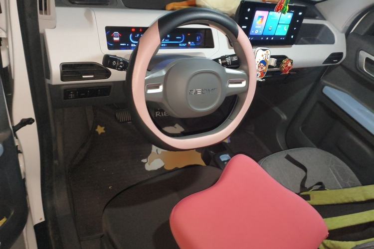 Used Geely Galaxy Panda 2023 Panda Mini 200km Endurance Bear Center Console